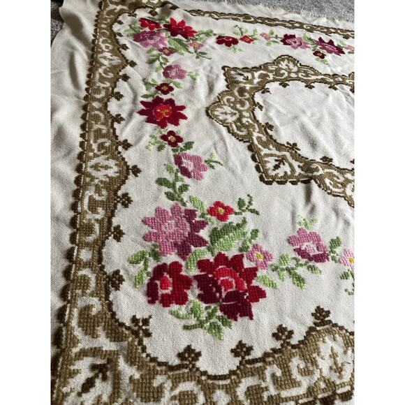 Vintage Hand Knit CrossStitch Floral Rose Tablecloth Fringed 50 X 58.5in Cream - Picture 3 of 8